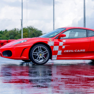 Jazda Ferrari F430 - 3 okrążenia | Tor Białystok | DEVIL-CARS | 3 okrążenia | Prezent | Voucher | Karta podarunkowa | Bon | Cena