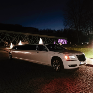 Imprezowa przejażdżka limuzyną Chrysler Prestige | Warszawa | Prezent | Voucher | Karta podarunkowa | Bon | Cena