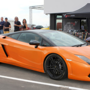 Jazda Lamborghini Gallardo - 1 okrążenie | Poznań (Tor Główny) | Super Cars | Z filmowaniem | 1 okrążenie | Prezent | Voucher | Karta podarunkowa | Bon | Cena