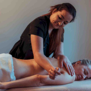 Popołudnie SPA dla Niej | Gdynia | Studio Urody i Masażu | 2 godziny | 1 osoba | Prezent | Voucher | Karta podarunkowa | Bon | Cena