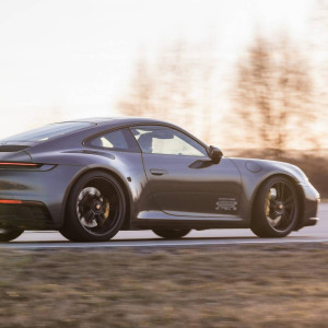 Jazda Porsche 911 4 GTS | Tor Poznań | Fastline Supercars | 4 okrążenia | Prezent | Voucher | Karta podarunkowa | Bon | Cena