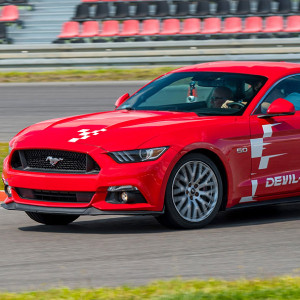 Jazda Fordem Mustangiem - 2 okrążenia | Tor Kraków | DEVIL-CARS | 2 okrążenia | Prezent | Voucher | Karta podarunkowa | Bon | Cena