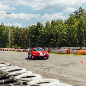 Jazda Toyota GR Supra | Tor Modlin | Fastline Supercars | 4 okrążenia | Prezent | Voucher | Karta podarunkowa | Bon | Cena