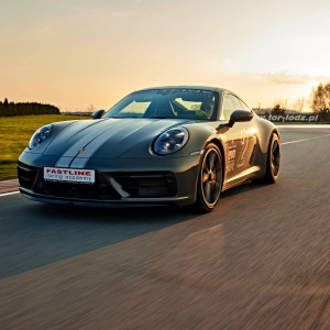 Jazda Porsche 911 4 GTS | Tor Modlin | Fastline Supercars | 2 okrążenia | Prezent | Voucher | Karta podarunkowa | Bon | Cena