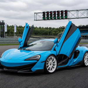 Jazda McLaren 600LT po torze- 1 okrążenie | (wiele torów) | Super Cars | Prezent | Voucher | Karta podarunkowa | Bon | Cena
