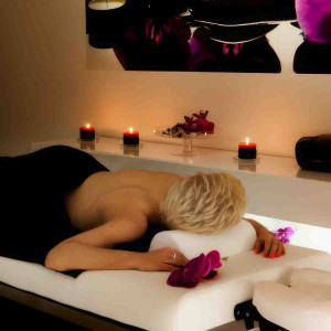 Masaż Lomi Lomi | Lublin | ONYX Beauty Clinic & SPA | 1 godzina | Prezent | Voucher | Karta podarunkowa | Bon | Cena