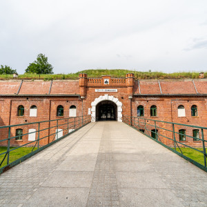 Noc w pruskim forcie dla dwojga | Toruń | TWIERDZA TORUŃ FORT IV | 2 osoby | 1 noc | Prezent | Voucher | Karta podarunkowa | Bon | Cena