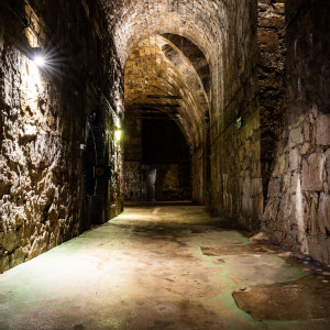 Przygoda w Podziemiach Trasa Historyczna | Jelenia Góra | Trasa Historyczna | 2 dorosłych + 2 dzieci do 18 rż. | Prezent | Voucher | Karta podarunkowa | Bon | Cena