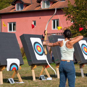 Poznaj strzelanie z łuku dla dwojga | Gdynia | 2 osoby | Prezent | Voucher | Karta podarunkowa | Bon | Cena