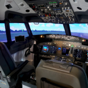 Symulator lotu | Toruń | 20 minut | Boeing 737 | 1 osoba | Prezent | Voucher | Karta podarunkowa | Bon | Cena