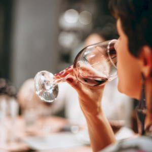 Ekskluzywna degustacja win we dwoje | Warszawa (Śródmieście) | City Wine | 2 osoby | indywidualny | Prezent | Voucher | Karta podarunkowa | Bon | Cena