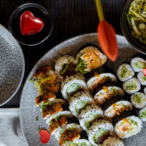 Wieczór japoński - kolacja sushi | Jastrzębie-Zdrój | Koku Sushi | 2 osoby | Prezent | Voucher | Karta podarunkowa | Bon | Cena