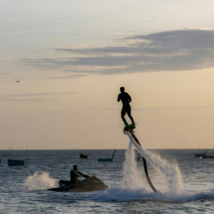 Poznaj FLYBOARD® dla dwojga - adrenalina na wodzie | Kraków | 15 minut | 2 osoby | Prezent | Voucher | Karta podarunkowa | Bon | Cena