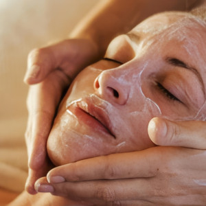 Voucher SPA 200 PLN | Warszawa (Mokotów) | Lumira SPA | 200 PLN | Prezent | Voucher | Karta podarunkowa | Bon | Cena