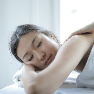 Aromatyczny peeling ciała | Katowice | Atelier Massage | 1 godzina | Prezent | Voucher | Karta podarunkowa | Bon | Cena