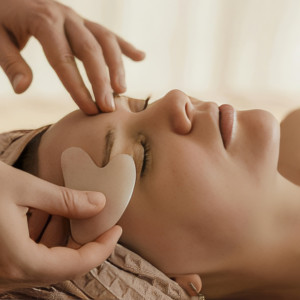 Masaż Gua Sha | Warszawa (Tarchomin) | Dotyk Wiatru | Prezent | Voucher | Karta podarunkowa | Bon | Cena