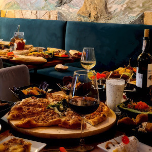 Kolacja we dwoje | Warszawa | Restauracja Libańska Fenicja | 2 osoby | Prezent | Voucher | Karta podarunkowa | Bon | Cena