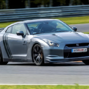 Jazda Nissan GTR | Tor Wrocław | AUTOPREZENT | 2 okrążenia | Prezent | Voucher | Karta podarunkowa | Bon | Cena