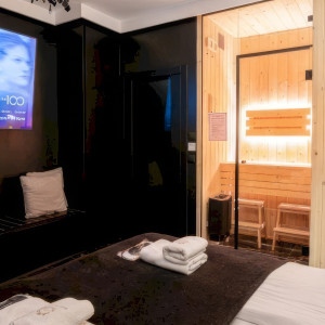 Pobyt w Glass-House Apartments | Kraków | 2 noce | Weekend | Executive z Jacuzzi & Sauną | Prezent | Voucher | Karta podarunkowa | Bon | Cena