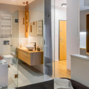 Pobyt w Glass-House Apartments | Kraków | 2 noce | W tygodniu | Superior z Jacuzzi & Obrotowym TV | Prezent | Voucher | Karta podarunkowa | Bon | Cena