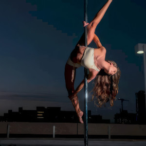 Pole dance - poznaj taniec na rurze | Gdańsk (Pruszcz Gdański) | 2 godziny | 1 osoba | 1 zajęcia | indywidualnie | Prezent | Voucher | Karta podarunkowa | Bon | Cena