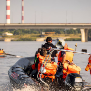 Rejs motorówką z adrenaliną | Warszawa | 1 osoba | Prezent | Voucher | Karta podarunkowa | Bon | Cena