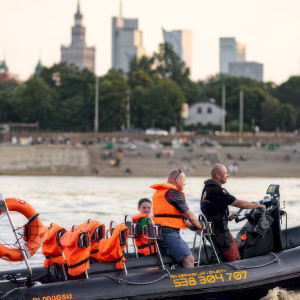 Rejs motorówką z adrenaliną | Warszawa | 30 minut | do 6 osób | Prezent | Voucher | Karta podarunkowa | Bon | Cena