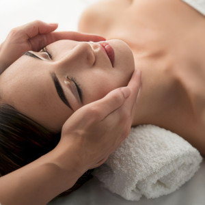 Masaż twarzy | Poznań (Borówiec) | Medical Beauty | Prezent | Voucher | Karta podarunkowa | Bon | Cena