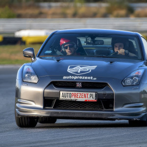 Jazda Nissan GT-R ulicami miasta | Tarnowskie Góry | AUTOPREZENT | Prezent | Voucher | Karta podarunkowa | Bon | Cena