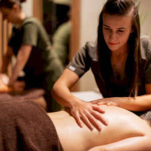 Voucher SPA 300 PLN | Toruń | Iconic CLINIC&SPA | 300 PLN | Prezent | Voucher | Karta podarunkowa | Bon | Cena