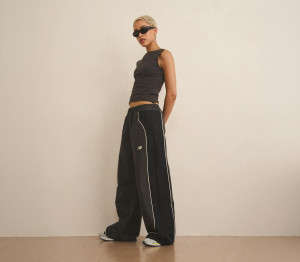 New Balance Womens NB Open Back Fitted Tank Black Cement, XS