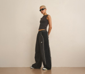 New Balance Womens Trackside Woven Pant Black Cement, XS