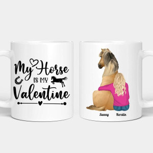 Personalisierte Tasse - Frau umarmt Pferd