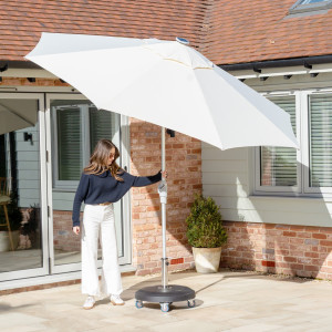 Zelos 2.5m Round Parasol in Cream with LED Lighting | UV50+ Protection | Battery Powered | Cover Included | Rust Resistant | 1 Year Guarantee