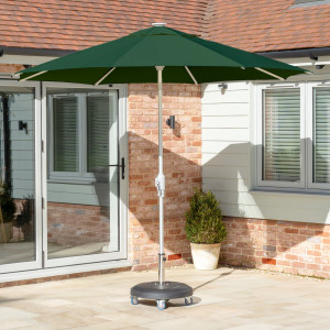 Zelos 2.5m Round Parasol in Green with LED Lighting | UV50+ Protection | Battery Powered | Cover Included | Rust Resistant | 1 Year Guarantee