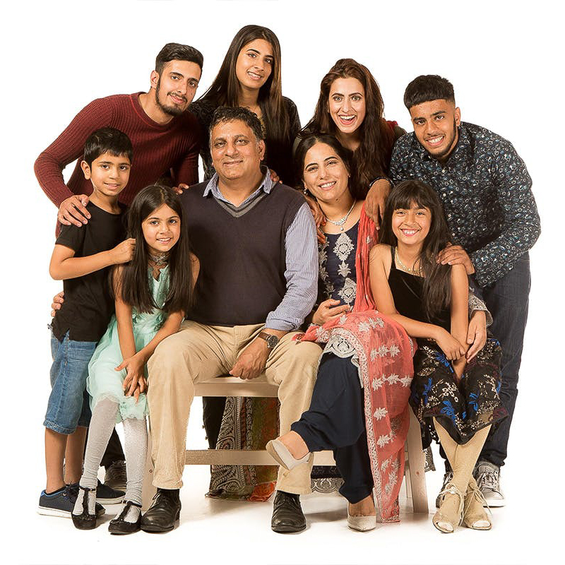 Family Photoshoot with Complimentary Prints and Keychains | Virgin Experience Days / Voucher Gift