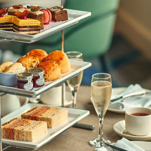 Pamper Day with Treatment and Classic Afternoon Tea at the Crowne Plaza Reading | Afternoon Tea for Two | Virgin Experience Days / Voucher Gift
