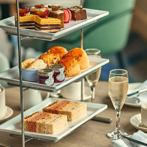 Pamper Day with Treatment and Sparkling or Indian Afternoon Tea for Two at the Crowne Plaza Reading | Virgin Experience Days / Voucher Gift