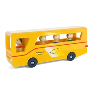 Car postal avec figurines