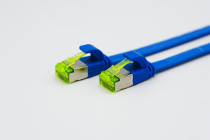 ultra flaches Patchkabel U/FTP Cat 6a blau 7,5m