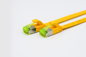 ultra flaches Patchkabel U/FTP Cat 6a gelb 7,5m