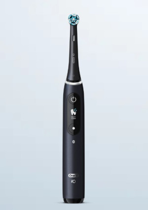 Braun Oral-B iO Series 8 mit 2 Aufsteckbrsten und Reiseetui, black
