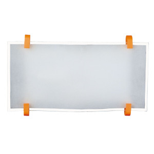 Wandleuchte, Glas, weiß satiniert, orangene Klammern, SYLT