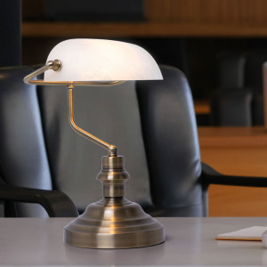 LED Tischleuchte in Altmessing für Büro und Arbeitszimmer