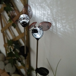 Niedlicher Marienkäfer mit integrierter Solarleuchte