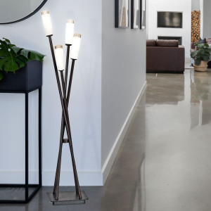 Tischleuchte aus Metall im Antiken Design