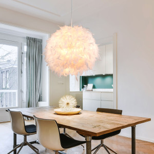 Design Hängeleuchte mit Feder-Lampenschirm in weiß
