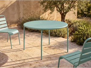 Vente-unique Ronde tuintafel D130 cm van metaal - Amandelgroen - MIRMANDE van MYLIA
