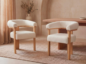 Vente-unique Set van 6 stoelen met armleuningen van boucléstof en heveahout - Wit en naturel - LIVELIA van Pascal MORABITO