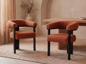 Vente-unique Set van 6 stoelen met armleuningen van boucléstof en heveahout - Terracotta en zwart - LIVELIA
